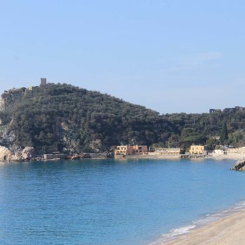 Hotel Villa Ave a Finale Ligure | Albergo a due passi dal mare in Liguria | Pernottamento con colazione a buffet e servizio ristorante | Spiagge e Stabilimenti Balneari a Finale Ligure