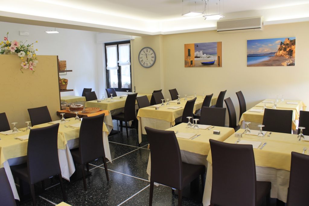 Hotel Villa Ave a Finale Ligure | Albergo a due passi dal mare in Liguria | Pernottamento con colazione a buffet e servizio ristorante | Visit Finale Ligure | Albergo con ristorante | Hotel Outdoor Tourismus Ligurien | Hotel Two Star Finale Ligure | Offre 2021