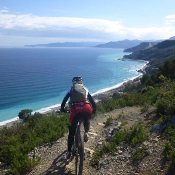 Hotel Villa Ave a Finale Ligure | Albergo a due passi dal mare in Liguria | Pernottamento con colazione a buffet e servizio ristorante | Finale Ligure Turismo: Outdoor Sport, Bike, Hike, Bicicletta, Mountain Bike, Escursionismo a Piedi