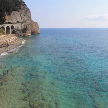 Hotel Villa Ave a Finale Ligure | Albergo a due passi dal mare in Liguria | Pernottamento con colazione a buffet e servizio ristorante | Spiagge e Stabilimenti Balneari a Finale Ligure