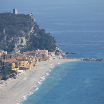 Hotel Villa Ave a Finale Ligure | Albergo a due passi dal mare in Liguria | Pernottamento con colazione a buffet e servizio ristorante | Spiagge e Stabilimenti Balneari a Finale Ligure | Tourisme Finale Ligure | Hotel in Finale Ligure