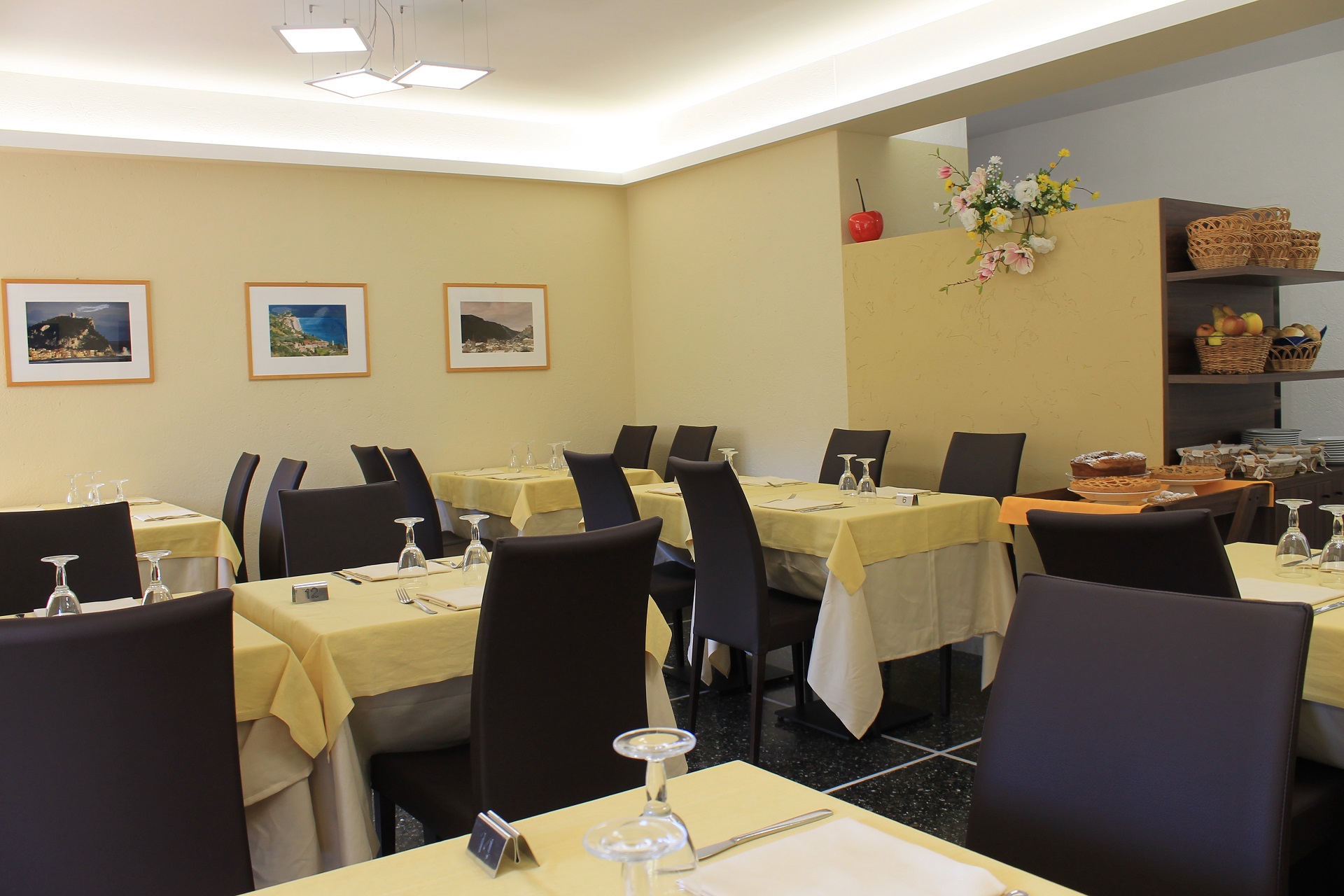 Hotel Villa Ave a Finale Ligure | Albergo vicino al mare in Liguria | Pernottamento con colazione a buffet e servizio ristorante