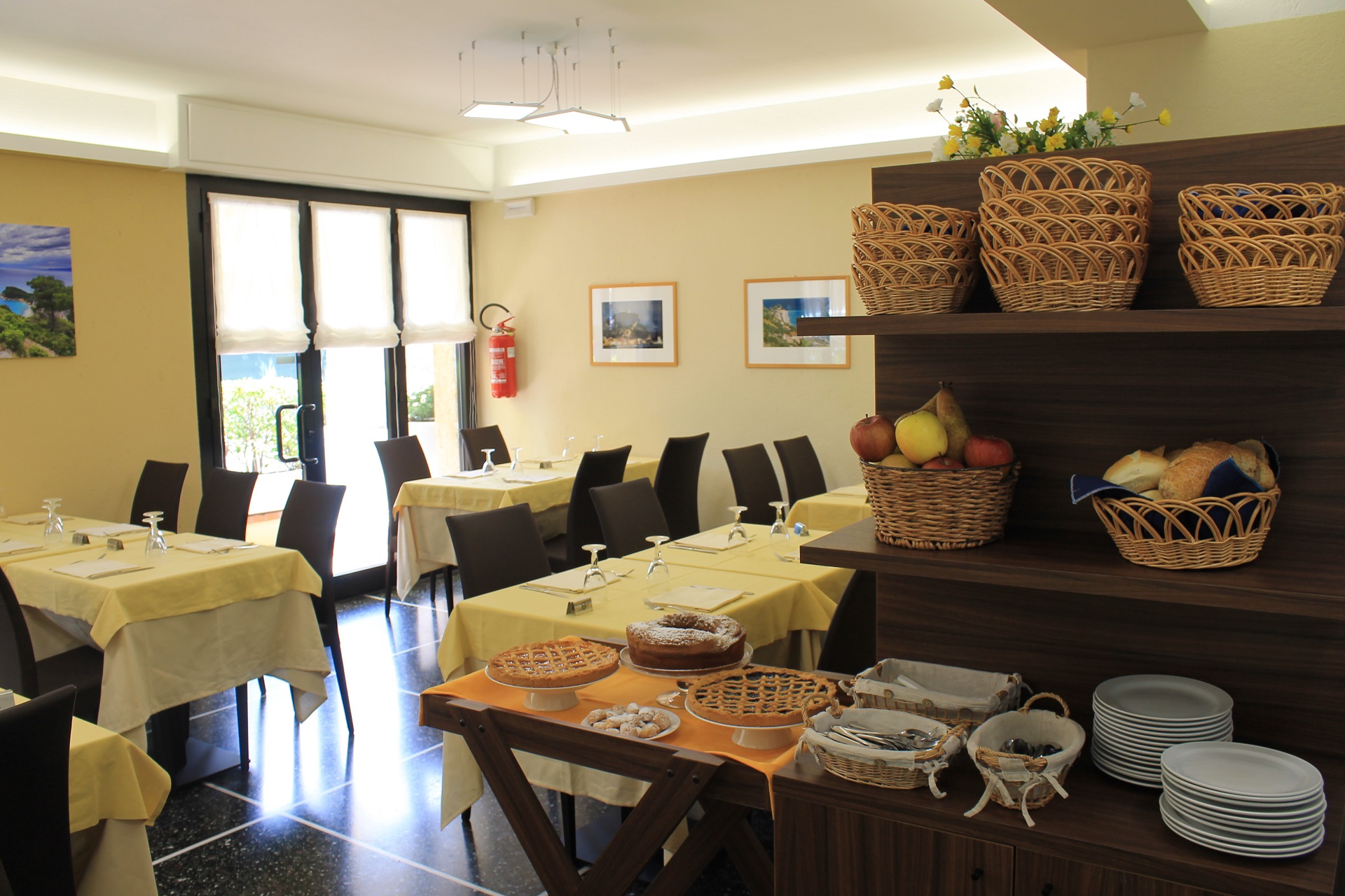 Hotel Villa Ave a Finale Ligure | Albergo vicino al mare in Liguria | Pernottamento con colazione a buffet e servizio ristorante