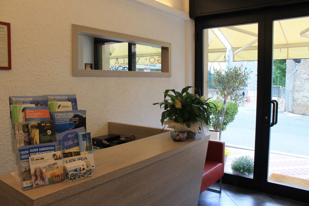 Hotel Villa Ave a Finale Ligure | Albergo vicino al mare in Liguria | Pernottamento con colazione a buffet e servizio ristorante | Finale Ligure Booking | Chambre avec pension complete Ligurie