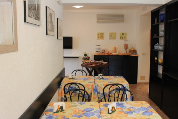 Hotel Villa Ave a Finale Ligure | Albergo vicino al mare in Liguria | Pernottamento con colazione a buffet e servizio ristorante