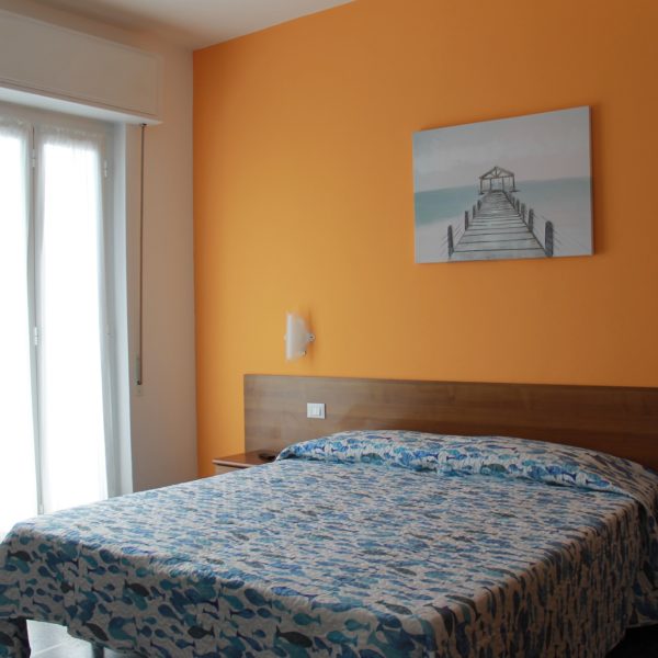 Hotel Villa Ave a Finale Ligure - Albergo a due passi dal mare in Liguria - Pernottamento con colazione a buffet e servizio ristorante - Family Room Manie