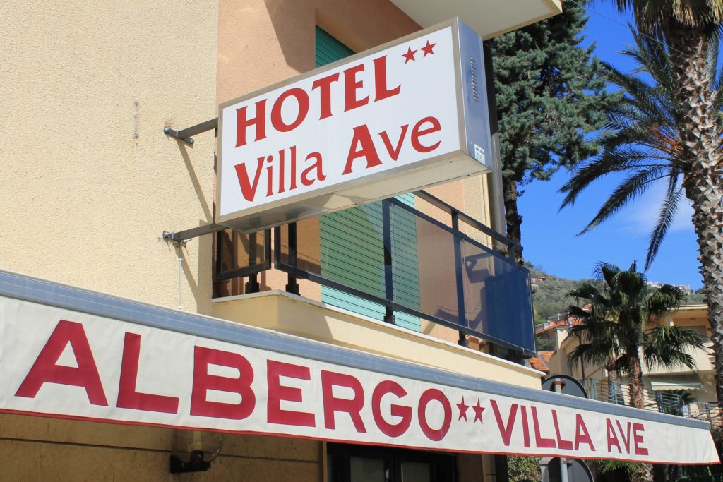 Hotel Villa Ave a Finale Ligure | Albergo a due passi dal mare in Liguria | Pernottamento con colazione a buffet e servizio ristorante | Visit Finale Ligure | Prezzi a notte camera | Hotel One Star Finale Ligure | Albergo Finale Ligure